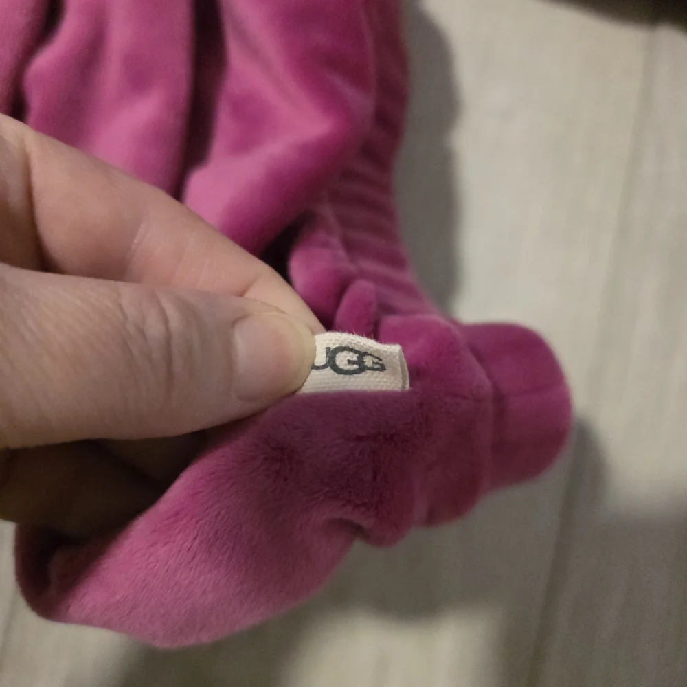 UGG Plush Crewneck Pullover in Deep Magenta Large - Picture 8 of 11